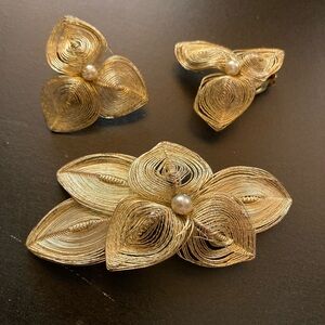 3 pc vintage 1950’s wire pin and earrings set